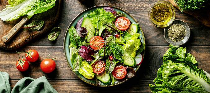 Salat mit Schwarzkümmelöl-Dressing